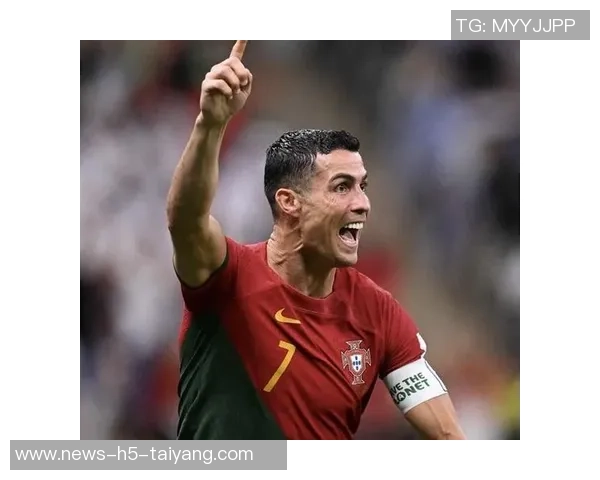 C罗训练中展现灿烂笑容期待新赛季精彩表现和更多进球挑战